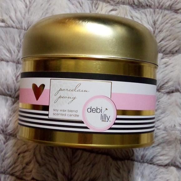 Debi Lilly Candle - Picture 2 of 3